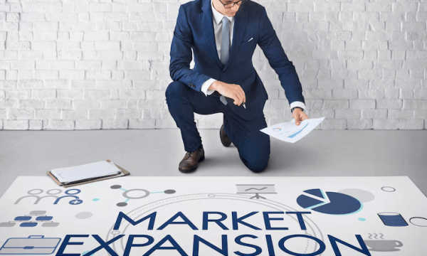 دراسات السوق وتحليل المنافسين